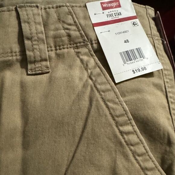 WRANGLER Five Star Premium Relaxed Fit Cargo Shorts, 48 Waist, New with Tag - Picture 8 of 10